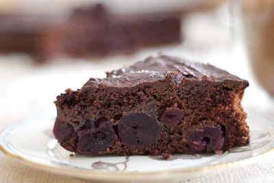 vegan-cherry-chocolate-cake-13.jpg